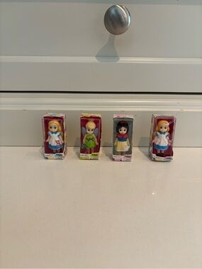 Mini Brands Disney Princess Animators Collection